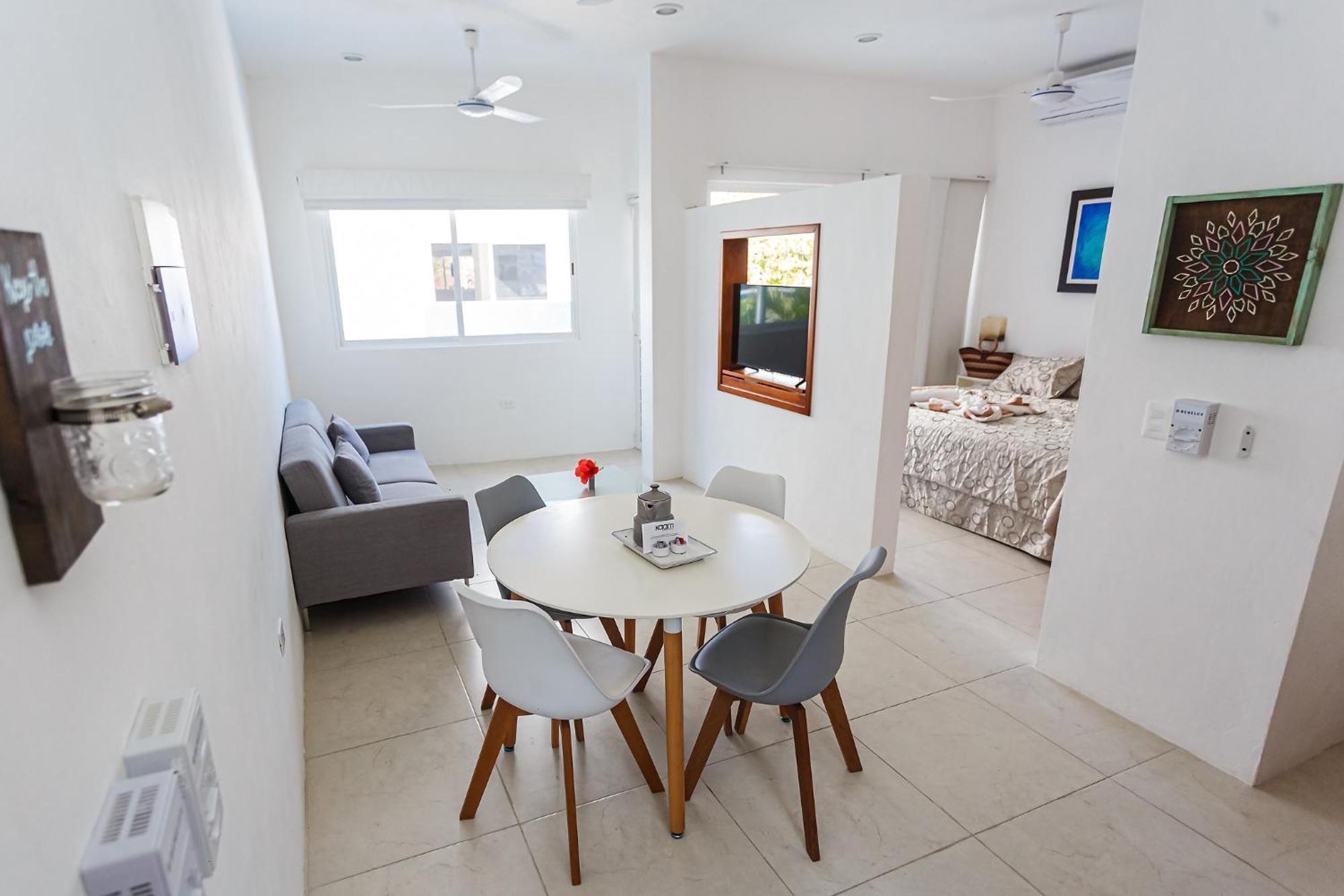 Kaam Accommodations ปัวร์โตโมเรลอส ภายนอก รูปภาพ